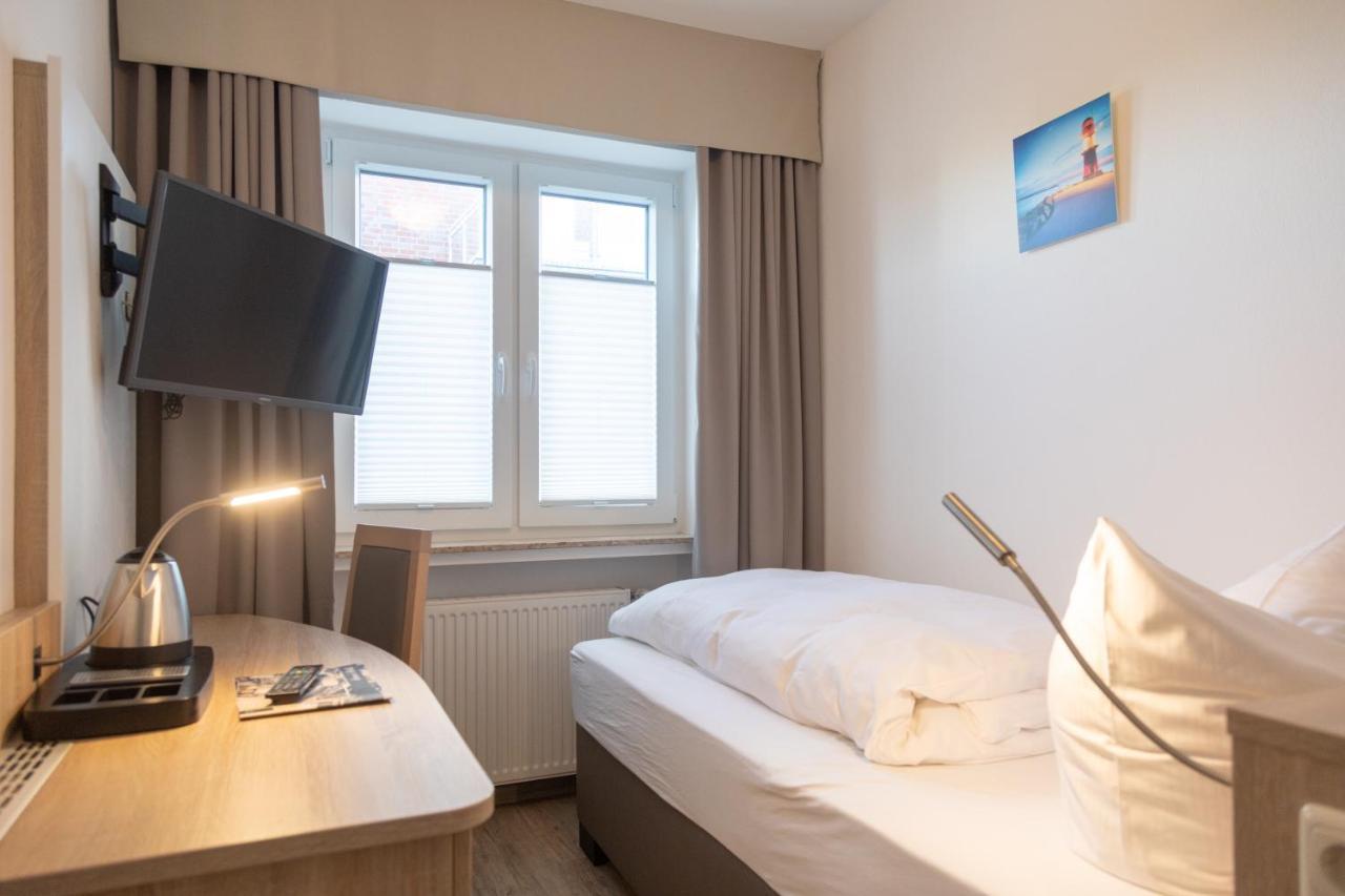 Heeren'S Hotel Garni Bensersiel Exteriör bild